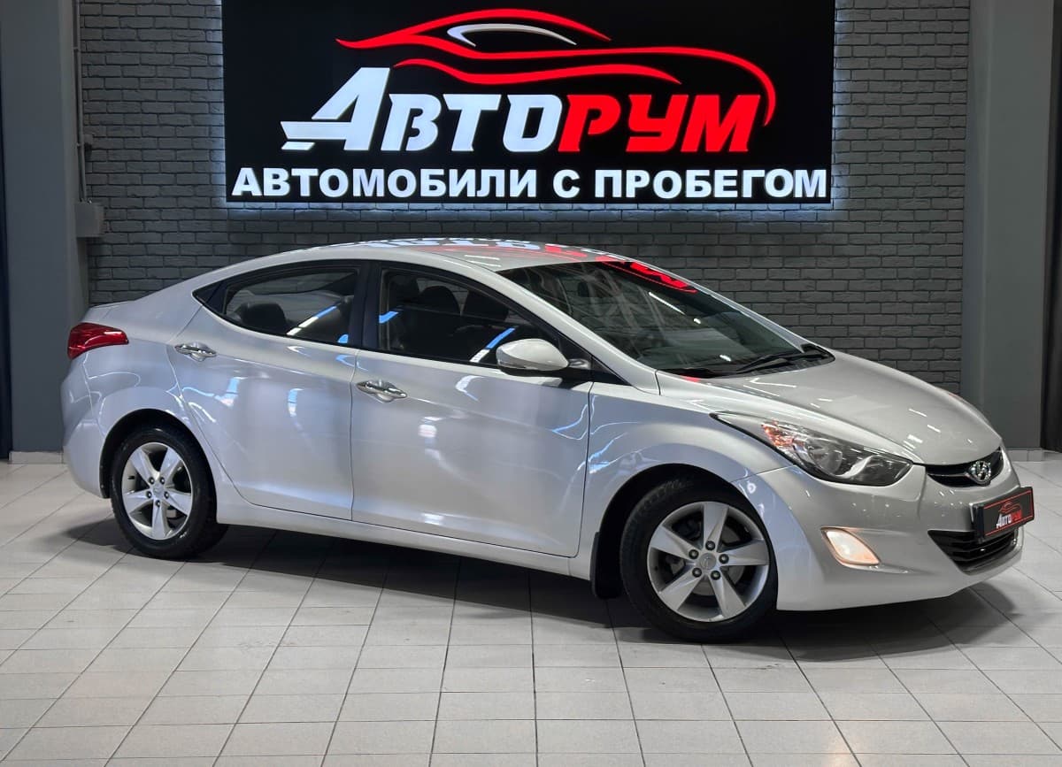 Hyundai Avante - 1